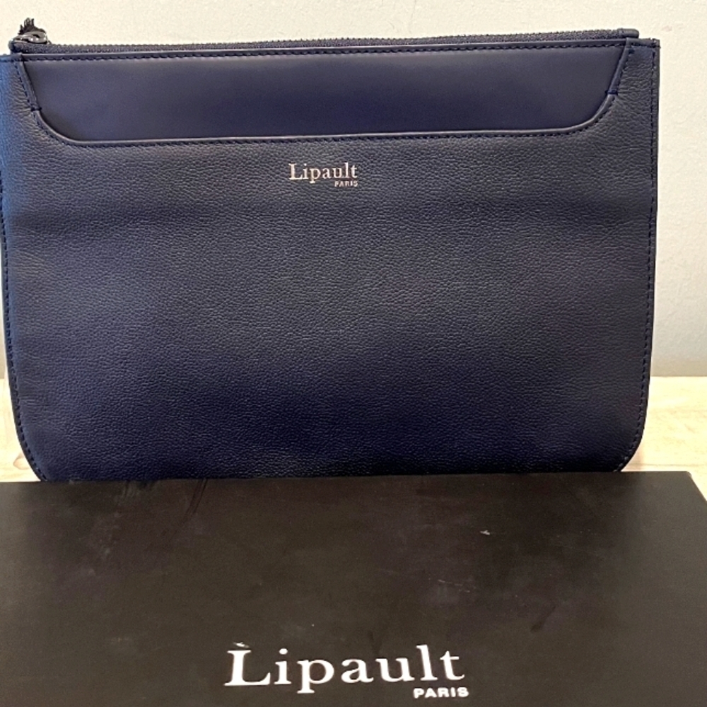 Lipault Paris Plume Elegance‎ Clutch  in Navy Blue Leather  New In Box Wi…